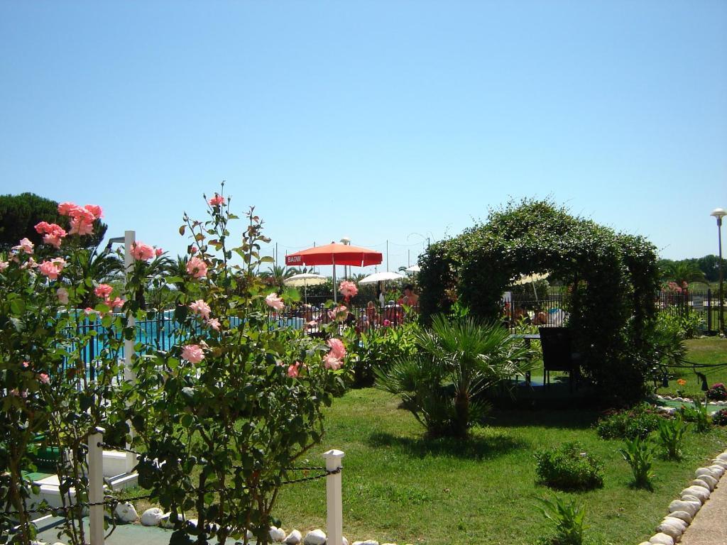 סילבי מרינה Elena Club Resort מראה חיצוני תמונה